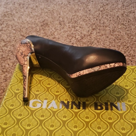 Heels - Picture 2 of 2